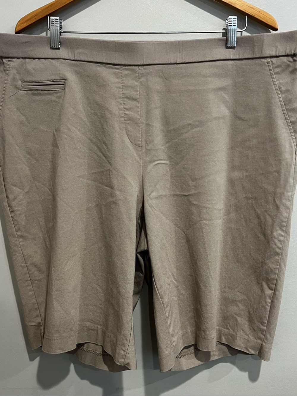 Coral Bay womens 20W bermuda shorts tan pull on vacation cruise wear tourist